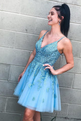 Cute A Line V Neck Light Blue Short Homecoming Dress with Appliques