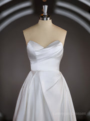 A-Line/Princess Sweetheart Chapel Train Satin Wedding Dresses with Ruffles