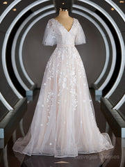 A-Line/Princess V-neck Court Train Tulle Wedding Dresses with Appliques Lace